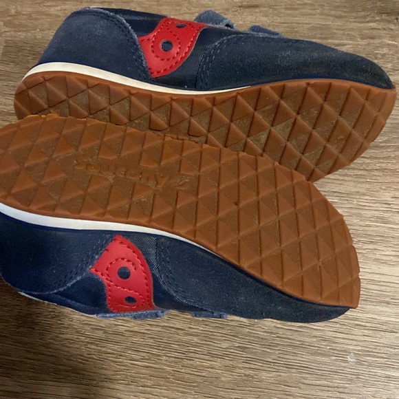 Size 8W Saucony sneakers.  Only worn a few times. - Picture 6 of 6